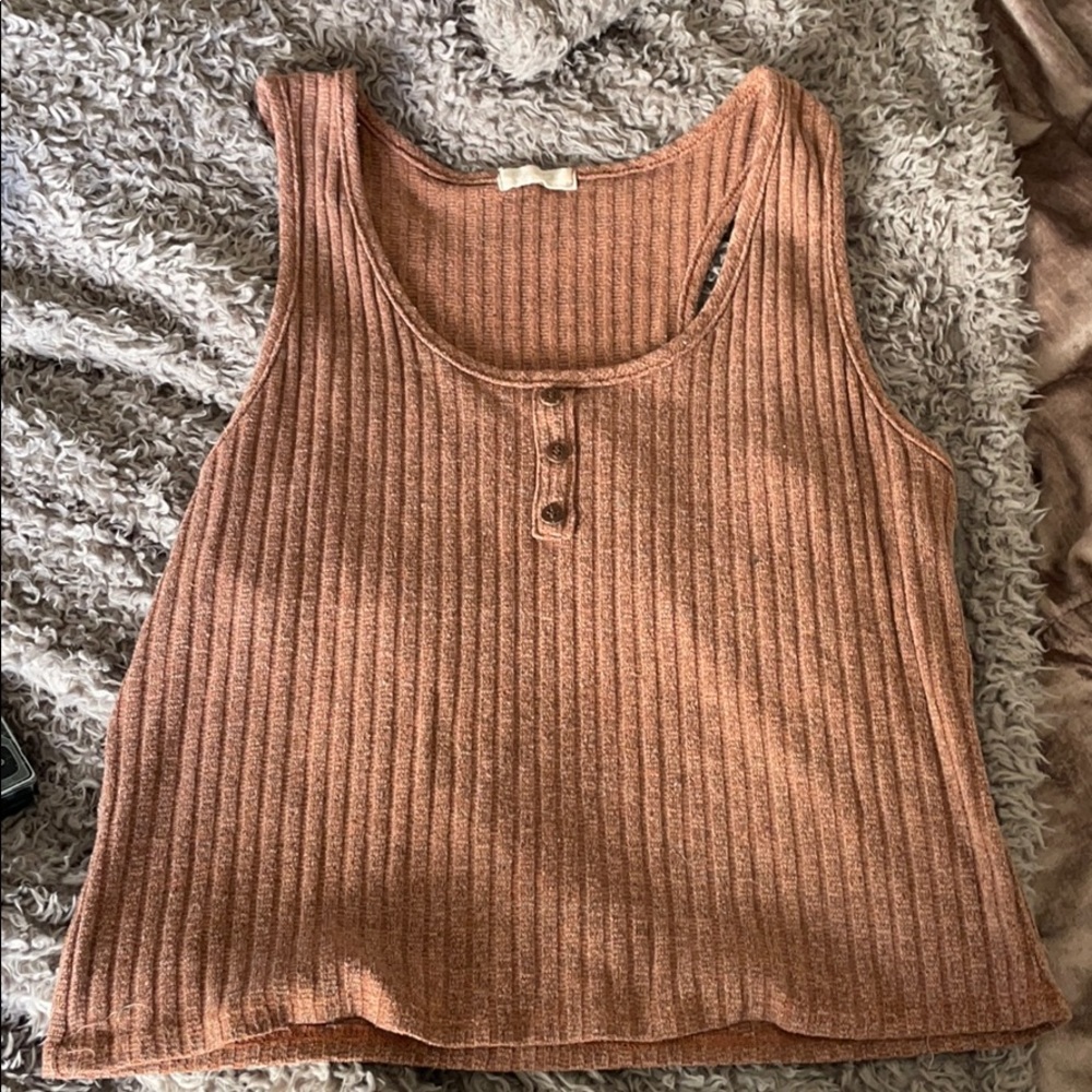 Sleeveless crop
